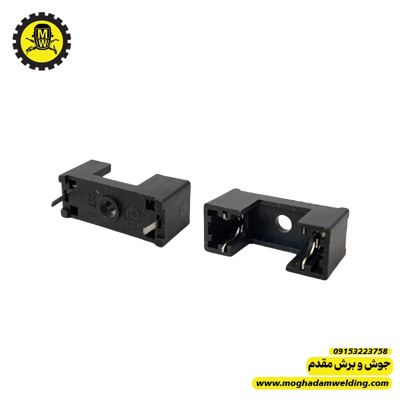 پین فیوز روی بردی بزرگ