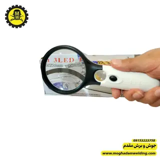 ذره بین دسته دار چراغدار مخصوص قطعات ریز SMD مدل AB69-02 نمای در دست 